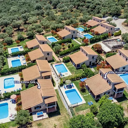 Villa Rizolia Epta By *