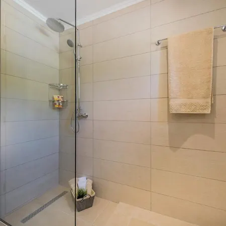 Rizolia Epta By * Λιθακιά