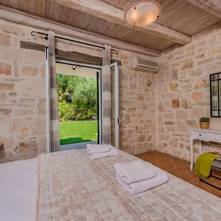 Rizolia Epta By فيلة Lithakia (Zakynthos)