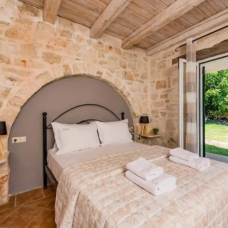 Rizolia Epta By Lithakiá